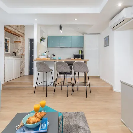 Bay View Apartment