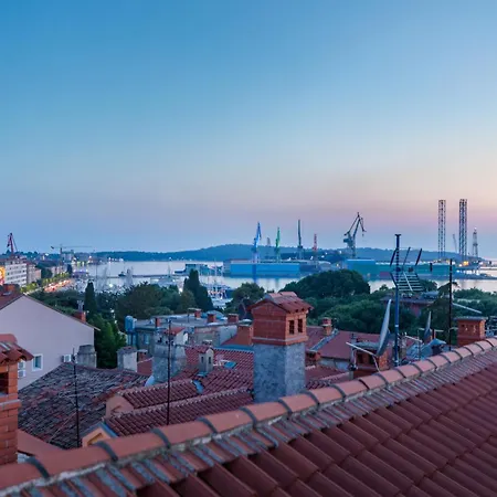 Bay View Apartament *