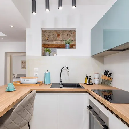 Bay View Apartment