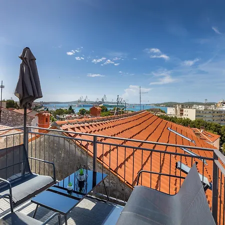 Bay View Apartment *
