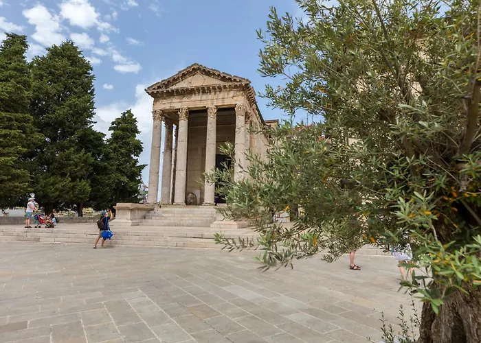 Bay View 아파트 풀라